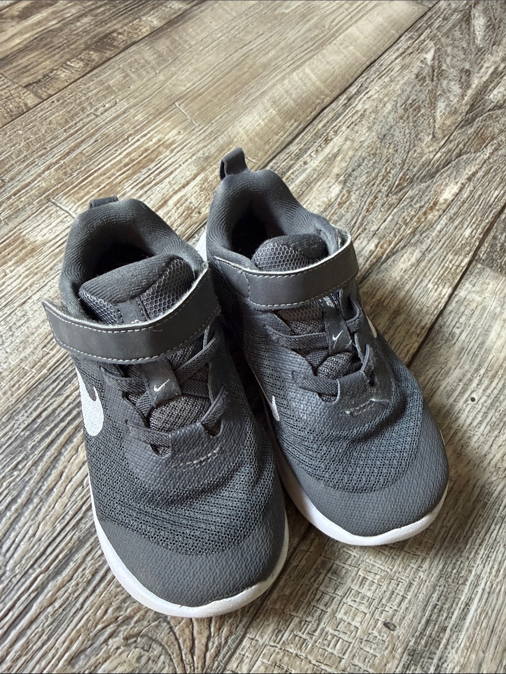 🌟Nike Kids 🌟Gray Mesh Velcro Sneakers with White Swoosh 10c